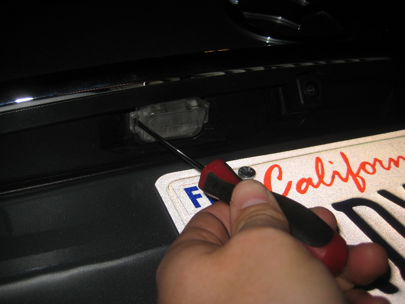 2014-2018-Mazda-Mazda6-License-Plate-Light-Bulbs-Replacement-Guide-004