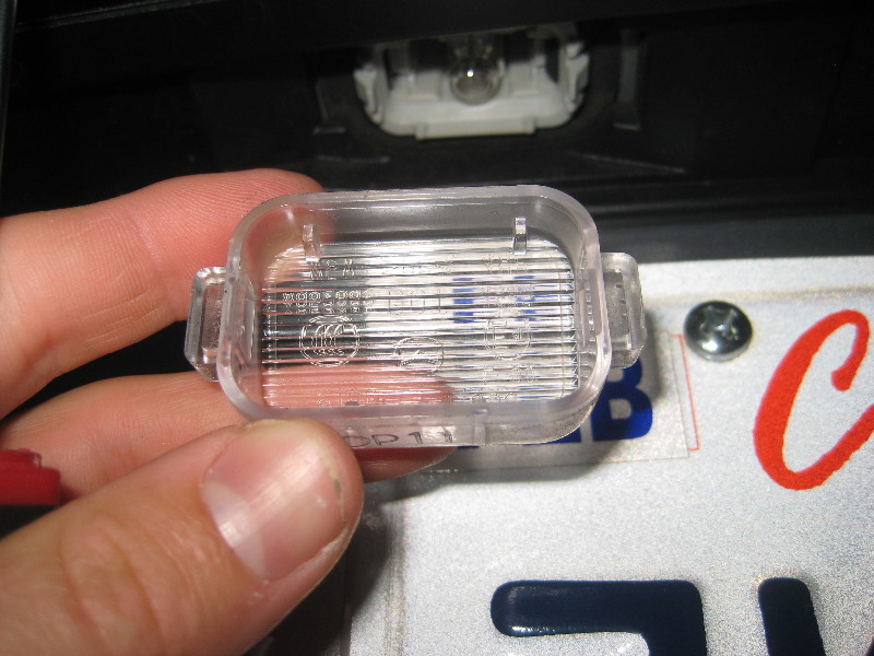 2014-2018-Mazda-Mazda6-License-Plate-Light-Bulbs-Replacement-Guide-005