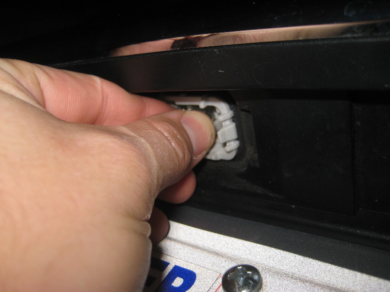 2014-2018-Mazda-Mazda6-License-Plate-Light-Bulbs-Replacement-Guide-007