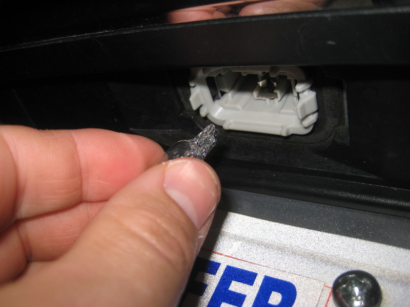 2014-2018-Mazda-Mazda6-License-Plate-Light-Bulbs-Replacement-Guide-008