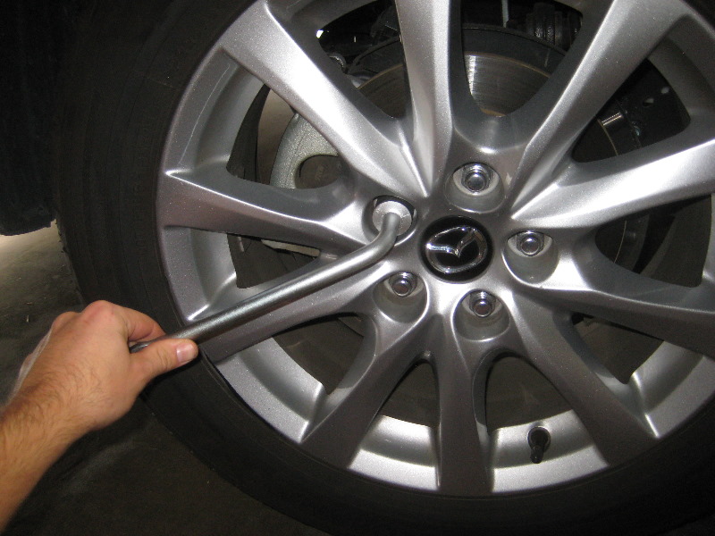 20142018MazdaMazda6RearBrakePadsReplacementGuide005