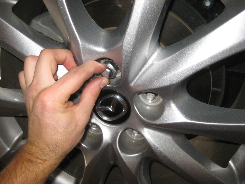 20142018MazdaMazda6RearBrakePadsReplacementGuide031