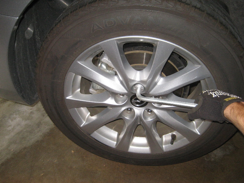 20142018MazdaMazda6RearBrakePadsReplacementGuide033