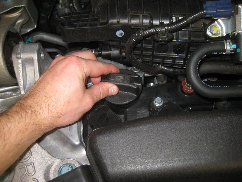 20142018NissanRogueEngineOilChangeFilterReplacementGuide002