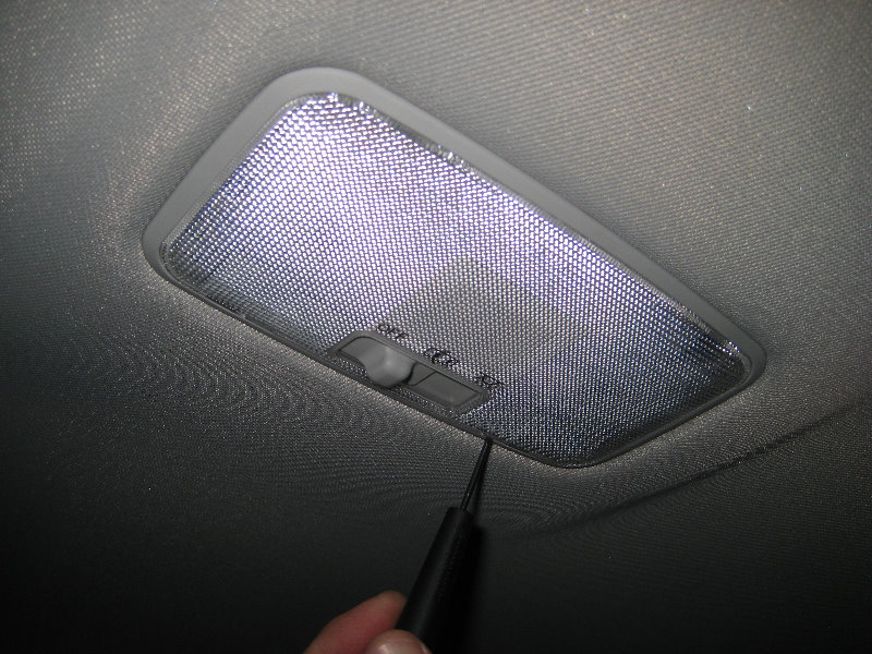 2014-2018-Toyota-Corolla-Dome-Light-Bulb-Replacement-Guide-002