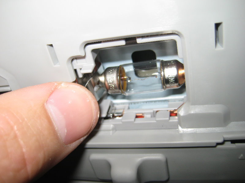 2014-2018-Toyota-Corolla-Dome-Light-Bulb-Replacement-Guide-007