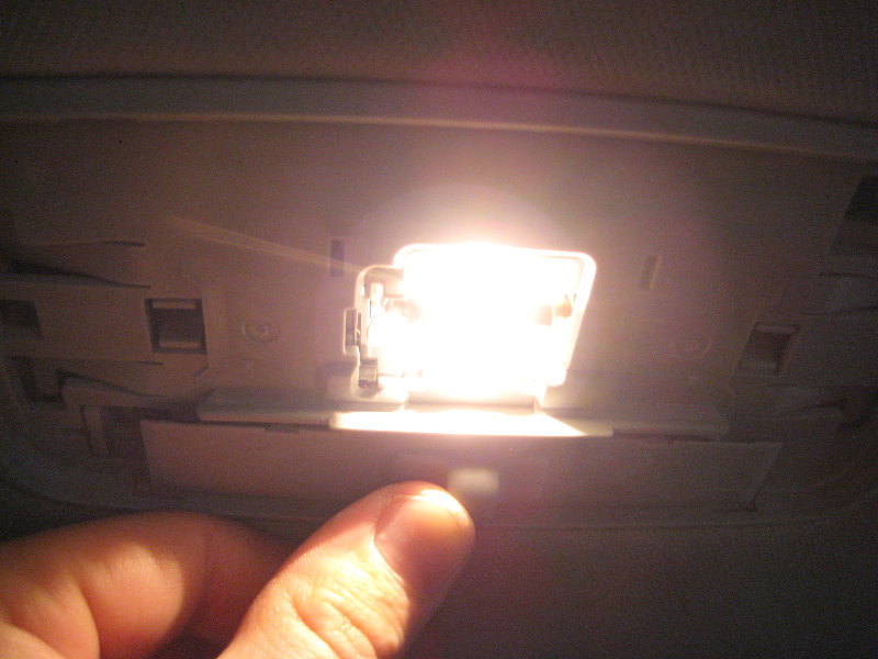 2014-2018-Toyota-Corolla-Dome-Light-Bulb-Replacement-Guide-011