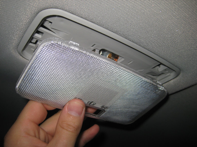 2014-2018-Toyota-Corolla-Dome-Light-Bulb-Replacement-Guide-012