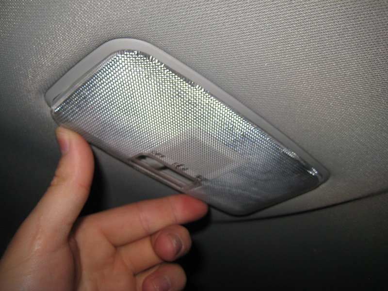 2014-2018-Toyota-Corolla-Dome-Light-Bulb-Replacement-Guide-013