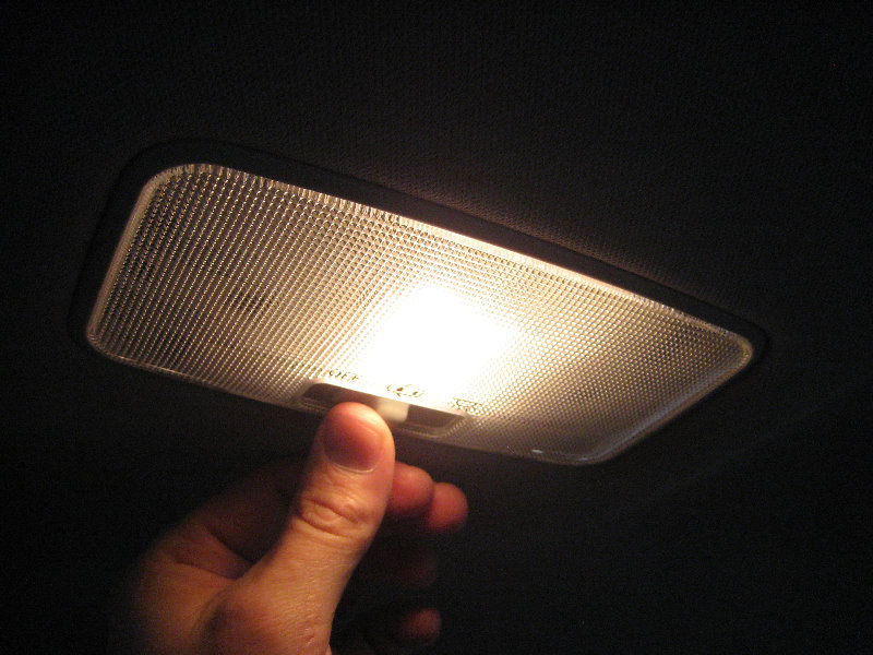 2014-2018-Toyota-Corolla-Dome-Light-Bulb-Replacement-Guide-014