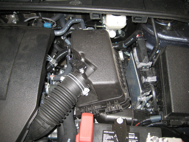 2014-2018-Toyota-Corolla-2ZR-FE-Engine-Air-Filter-Replacement-Guide-001