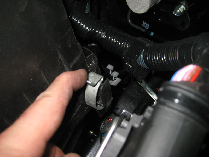 2014-2018-Toyota-Corolla-2ZR-FE-Engine-Air-Filter-Replacement-Guide-002