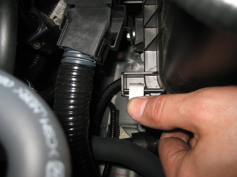 2014-2018-Toyota-Corolla-2ZR-FE-Engine-Air-Filter-Replacement-Guide-004