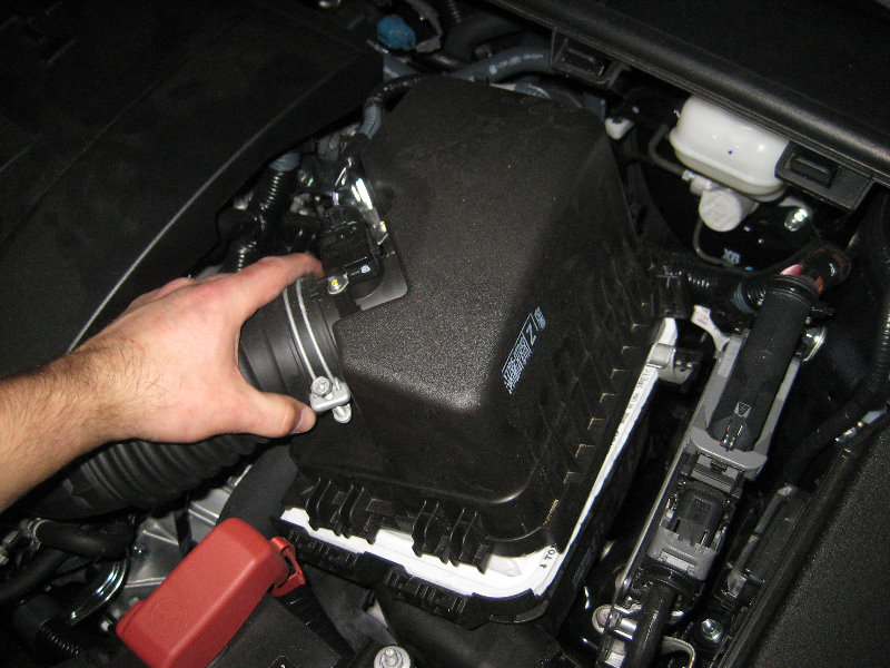 2014-2018-Toyota-Corolla-2ZR-FE-Engine-Air-Filter-Replacement-Guide-006