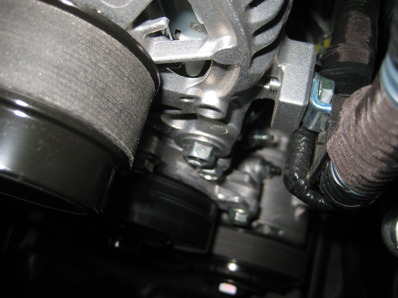 2014-2018-Toyota-Corolla-2ZR-FE-Engine-Serpentine-Accessory-Belt-Replacement-Guide-006