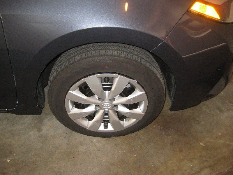 2014-2018-Toyota-Corolla-Front-Brake-Pads-Replacement-Guide-001