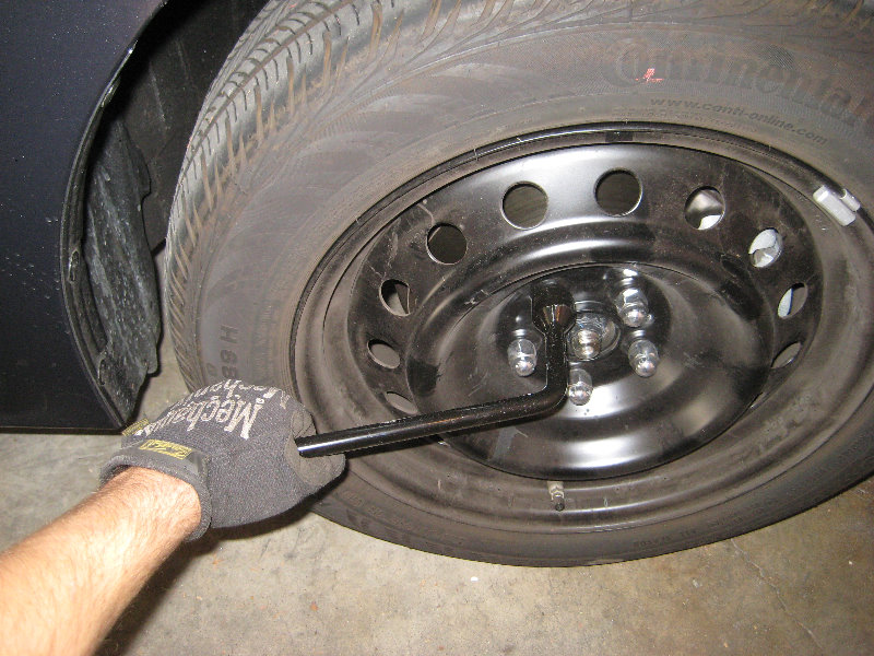 2014-2018-Toyota-Corolla-Front-Brake-Pads-Replacement-Guide-004