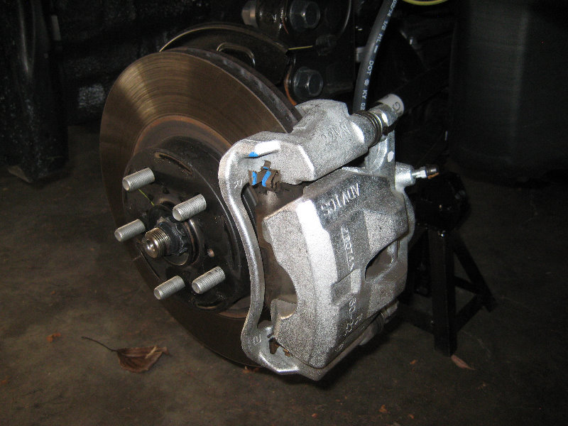 2014-2018-Toyota-Corolla-Front-Brake-Pads-Replacement-Guide-009