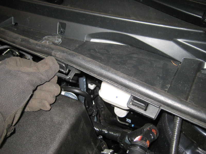 2014-2018-Toyota-Corolla-Front-Brake-Pads-Replacement-Guide-024