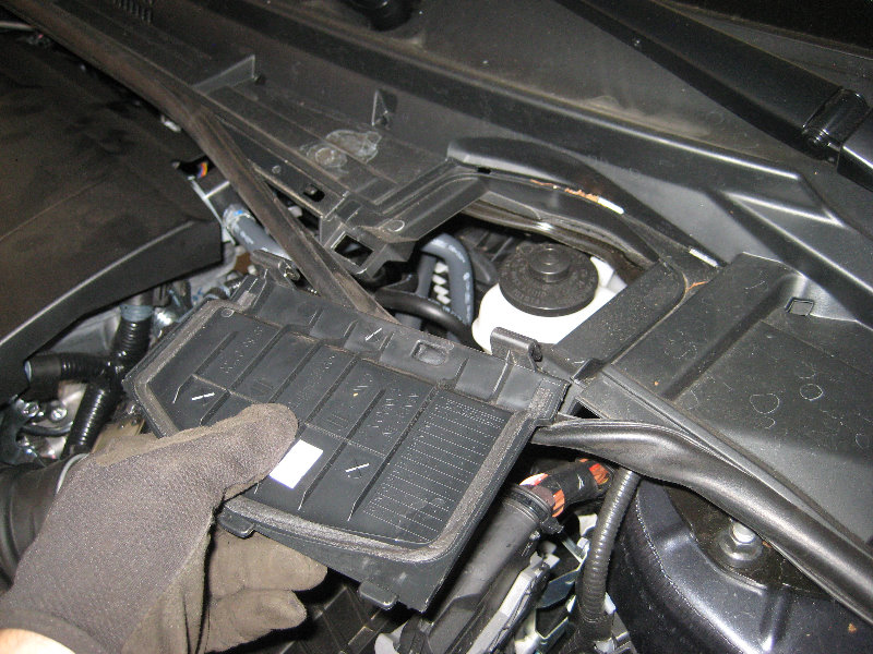 2014-2018-Toyota-Corolla-Front-Brake-Pads-Replacement-Guide-025