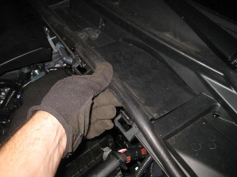 2014-2018-Toyota-Corolla-Front-Brake-Pads-Replacement-Guide-029