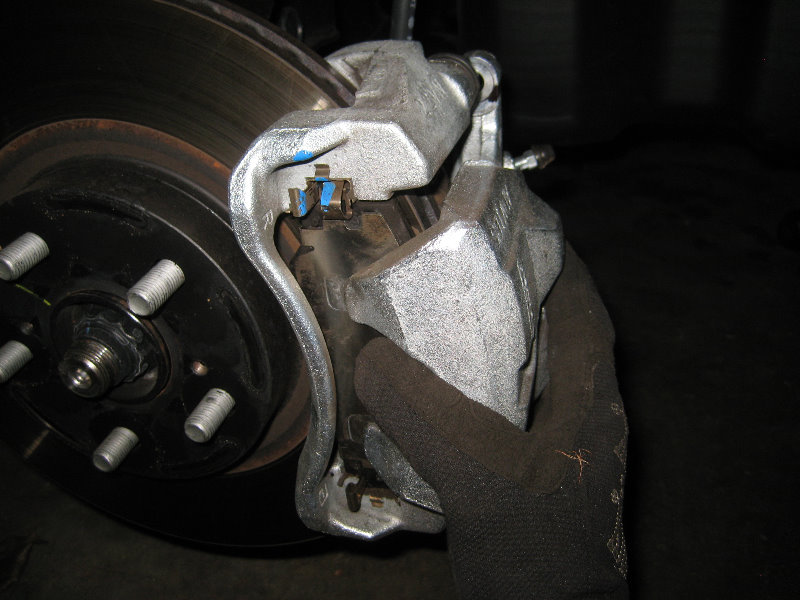 2014-2018-Toyota-Corolla-Front-Brake-Pads-Replacement-Guide-033