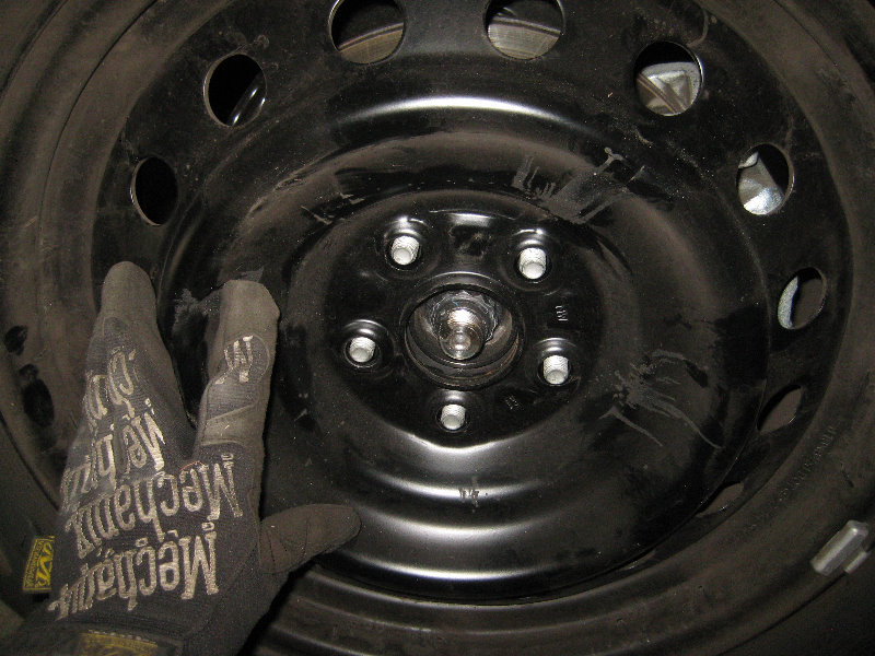 2014-2018-Toyota-Corolla-Front-Brake-Pads-Replacement-Guide-039