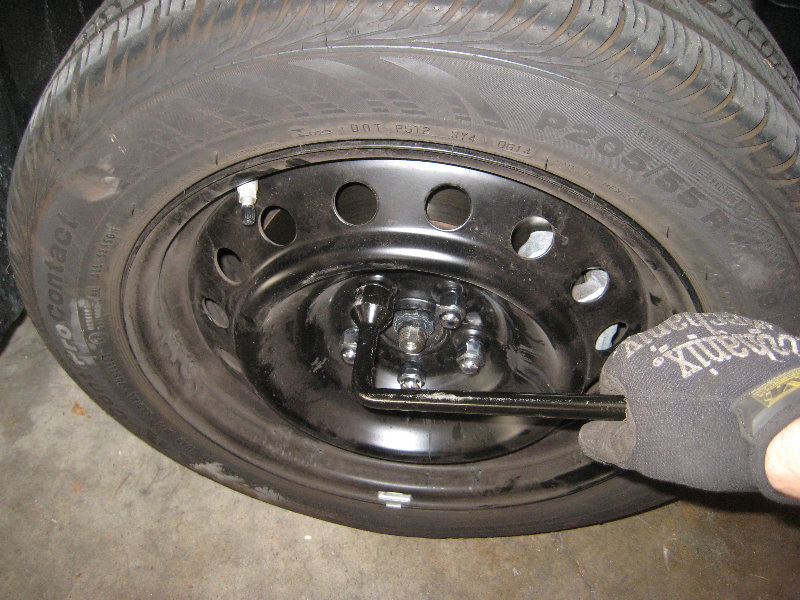 2014-2018-Toyota-Corolla-Front-Brake-Pads-Replacement-Guide-042