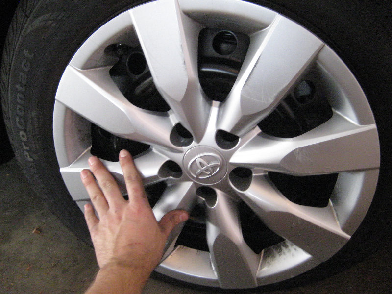 2014-2018-Toyota-Corolla-Front-Brake-Pads-Replacement-Guide-043