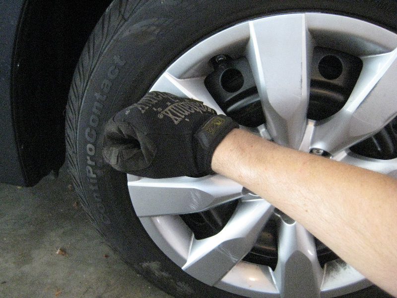 2014-2018-Toyota-Corolla-Front-Brake-Pads-Replacement-Guide-044