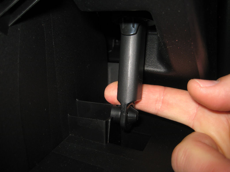 2014-2018-Toyota-Corolla-Cabin-Air-Filter-Replacement-Guide-004