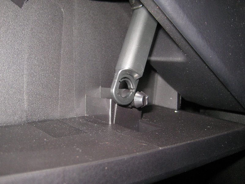 2014-2018-Toyota-Corolla-Cabin-Air-Filter-Replacement-Guide-005