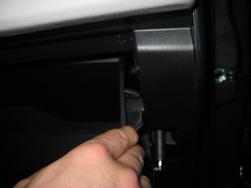 2014-2018-Toyota-Corolla-Cabin-Air-Filter-Replacement-Guide-007