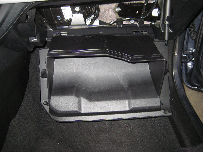 2014-2018-Toyota-Corolla-Cabin-Air-Filter-Replacement-Guide-008