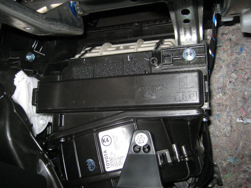 2014-2018-Toyota-Corolla-Cabin-Air-Filter-Replacement-Guide-009