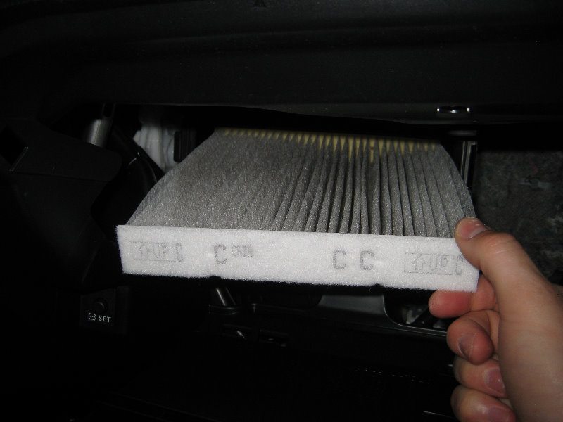 2014-2018-Toyota-Corolla-Cabin-Air-Filter-Replacement-Guide-015