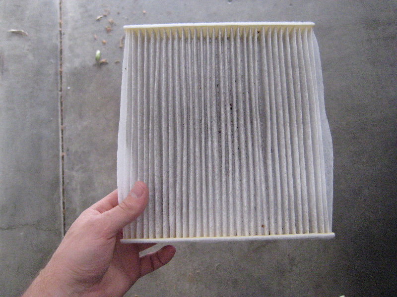 2014-2018-Toyota-Corolla-Cabin-Air-Filter-Replacement-Guide-016