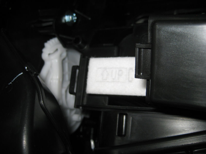 2014-2018-Toyota-Corolla-Cabin-Air-Filter-Replacement-Guide-021