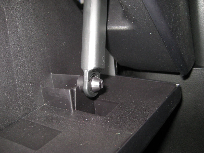 2014-2018-Toyota-Corolla-Cabin-Air-Filter-Replacement-Guide-027