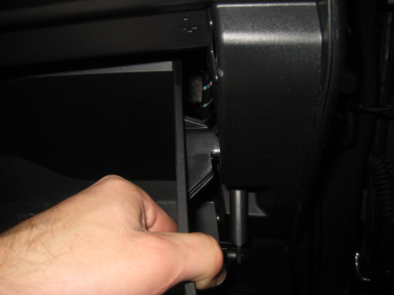 2014-2018-Toyota-Corolla-Cabin-Air-Filter-Replacement-Guide-029