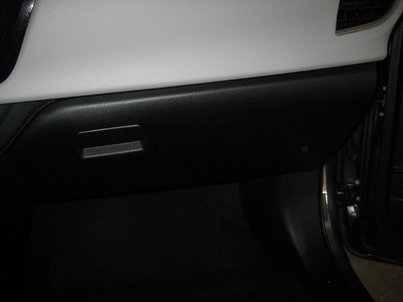 2014-2018-Toyota-Corolla-Cabin-Air-Filter-Replacement-Guide-030