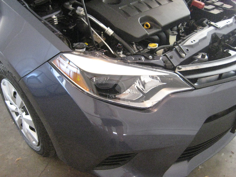 2014-2018-Toyota-Corolla-Headlight-Bulbs-Replacement-Guide-001