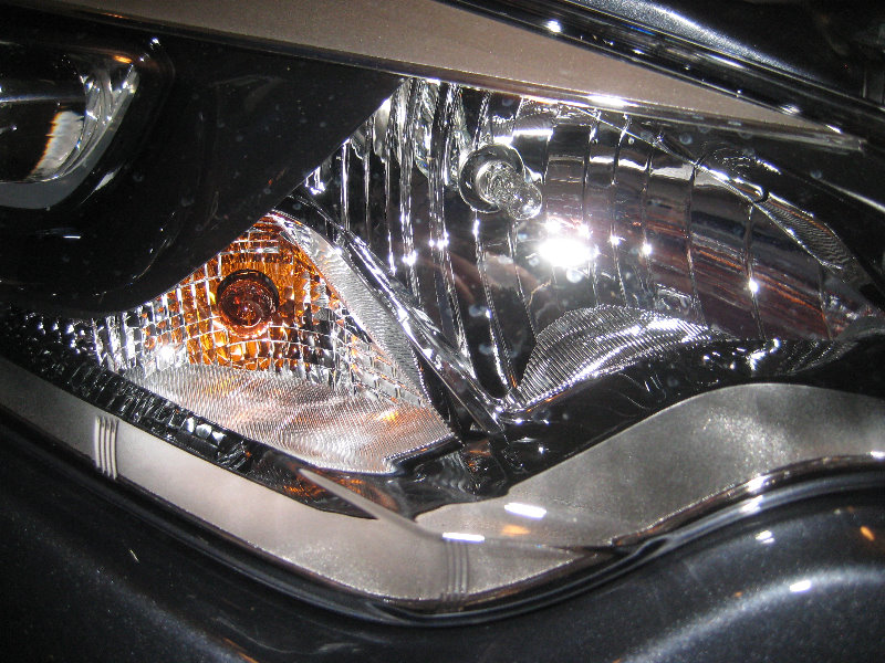 20142018ToyotaCorollaHeadlightBulbsReplacementGuide003