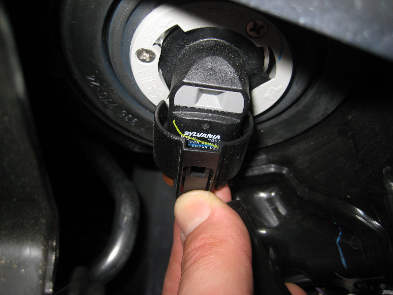 2014-2018-Toyota-Corolla-Headlight-Bulbs-Replacement-Guide-005