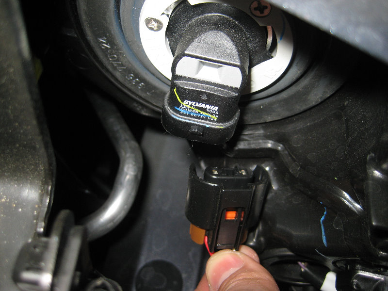 2014-2018-Toyota-Corolla-Headlight-Bulbs-Replacement-Guide-006