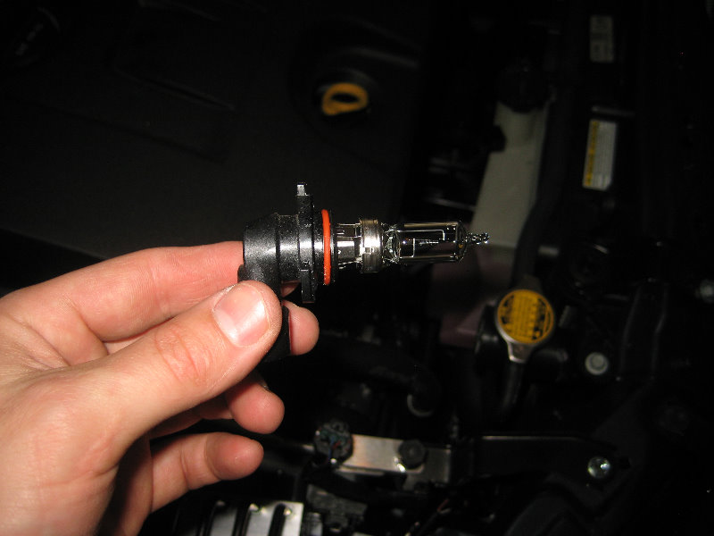 2014-2018-Toyota-Corolla-Headlight-Bulbs-Replacement-Guide-008