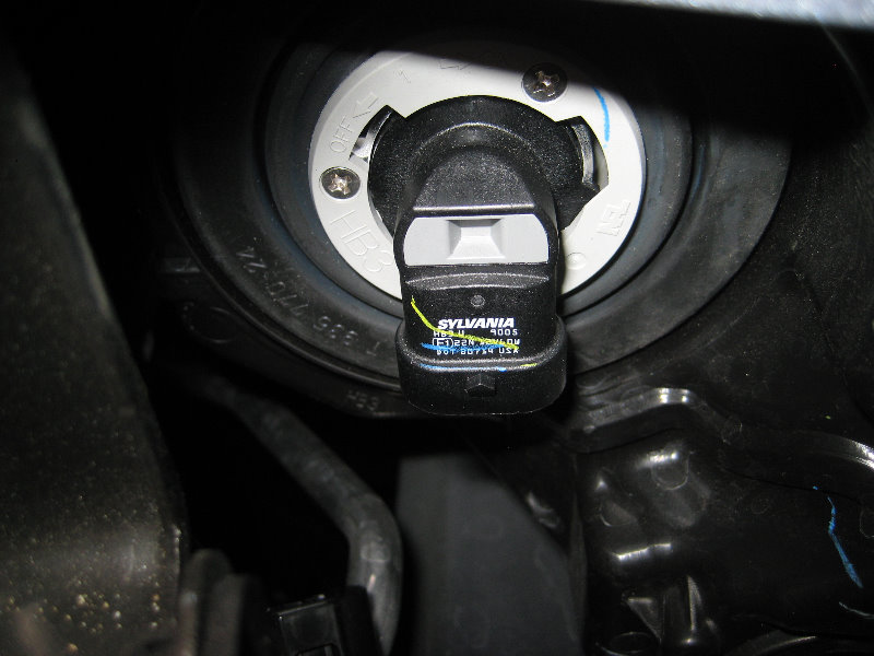 2014-2018-Toyota-Corolla-Headlight-Bulbs-Replacement-Guide-012