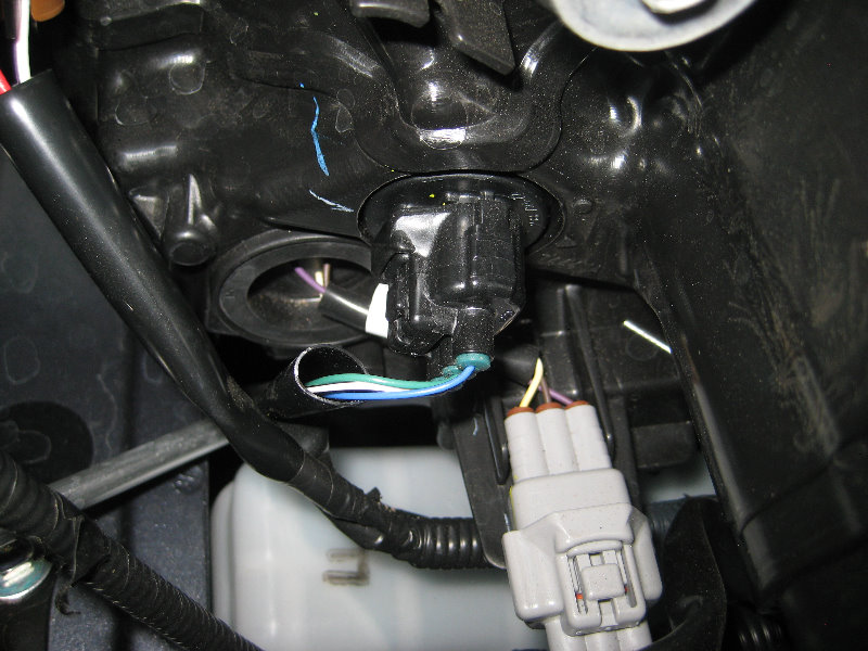 2014-2018-Toyota-Corolla-Headlight-Bulbs-Replacement-Guide-014