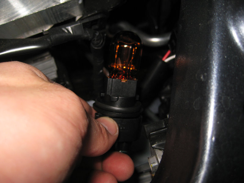 2014-2018-Toyota-Corolla-Headlight-Bulbs-Replacement-Guide-015