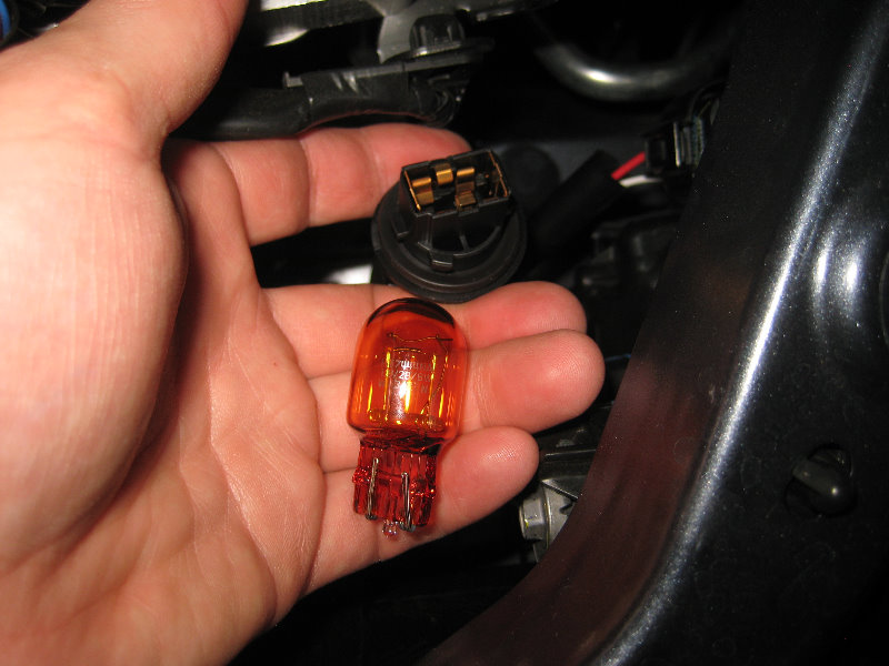 2014-2018-Toyota-Corolla-Headlight-Bulbs-Replacement-Guide-016